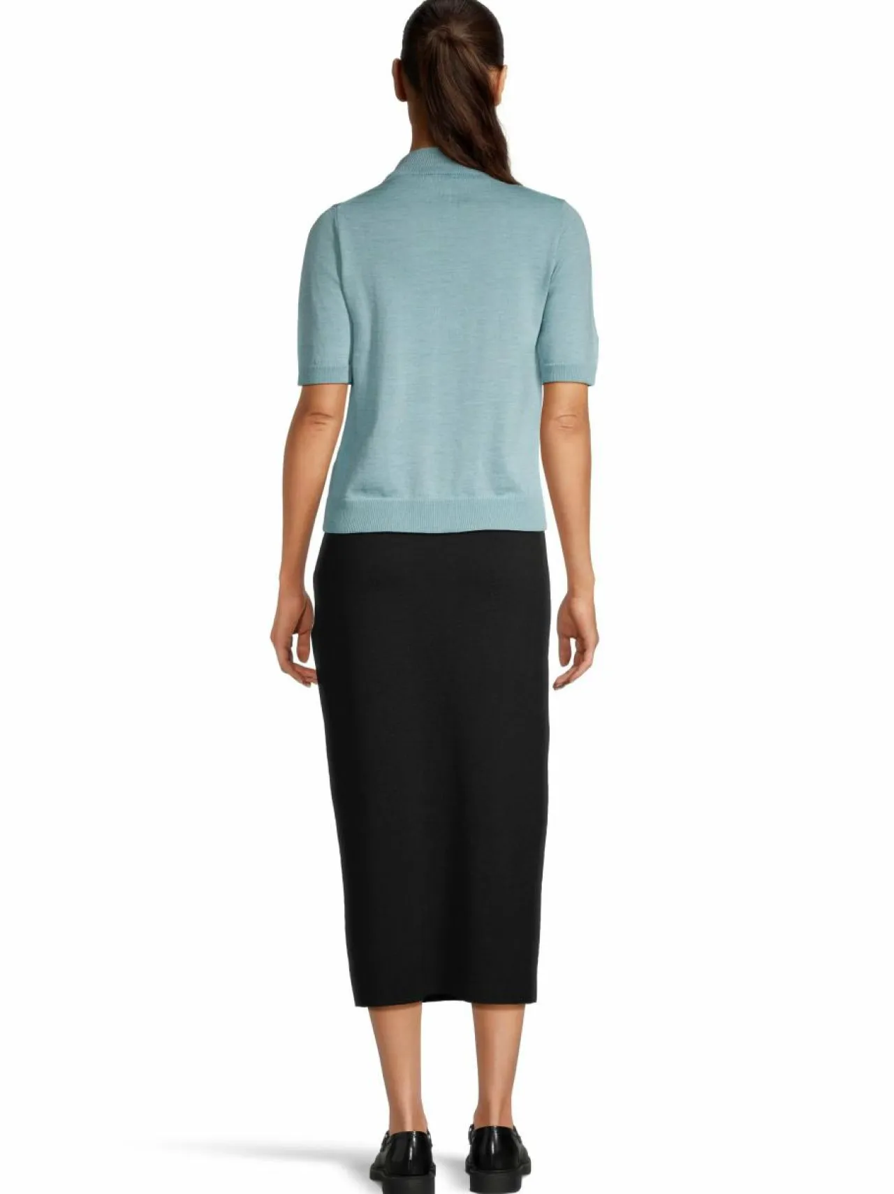 ESSENTIALS by Stockmann Aino-neulehame^ Hameet