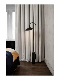 Lattiavalaisimet<Ferm Living Arum-lattiavalaisin BLACK