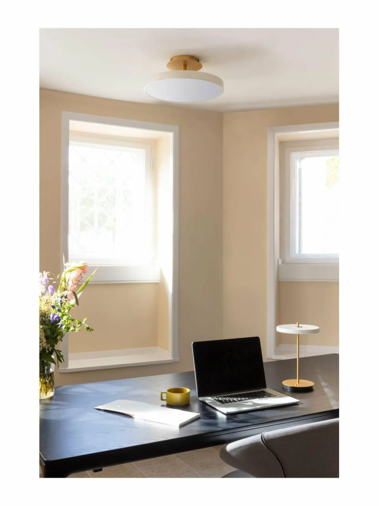 Pöytävalaisimet<UMAGE Asteria Move -pöytävalaisin PEARL WHITE