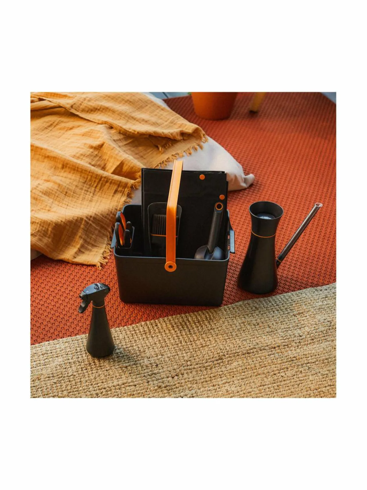 Työkalut<Fiskars Balcony-puutarhatyökalulaatikko BLACK