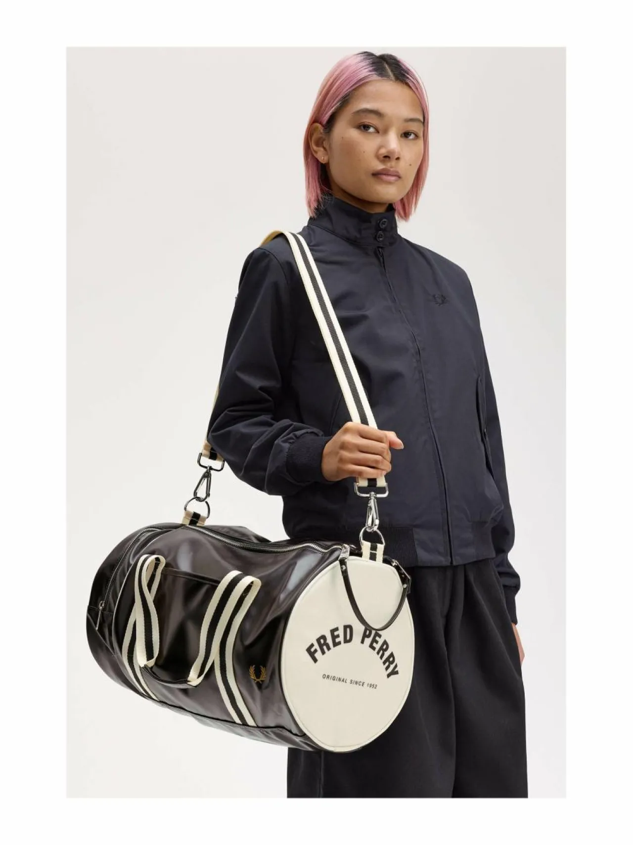 Laukut<Fred Perry Barrel-laukku D57 BLACK / ECRU