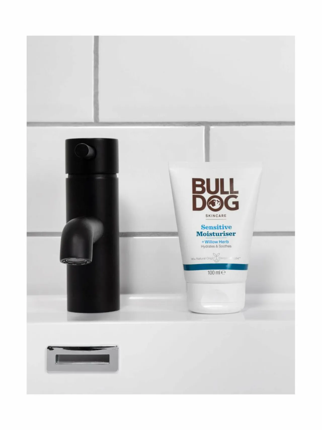 Bulldog Natural Skincare Bulldog Sensitive Moisturiser -kasvovoide 100 ml^ Miehet