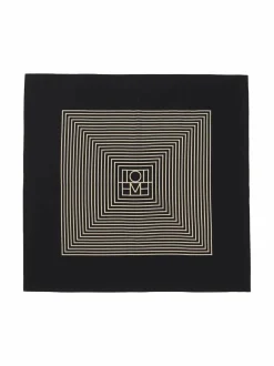 TOTEME Centered Monogram -silkkihuivi^ Huivit & Kaulaliinat