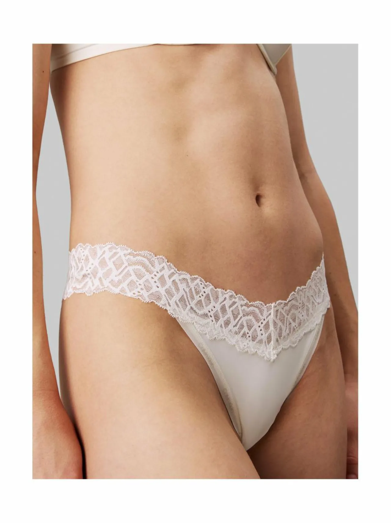 Alusvaatteet & -Asut<Calvin Klein Underwear CK Attraction -stringit 101 IVORY