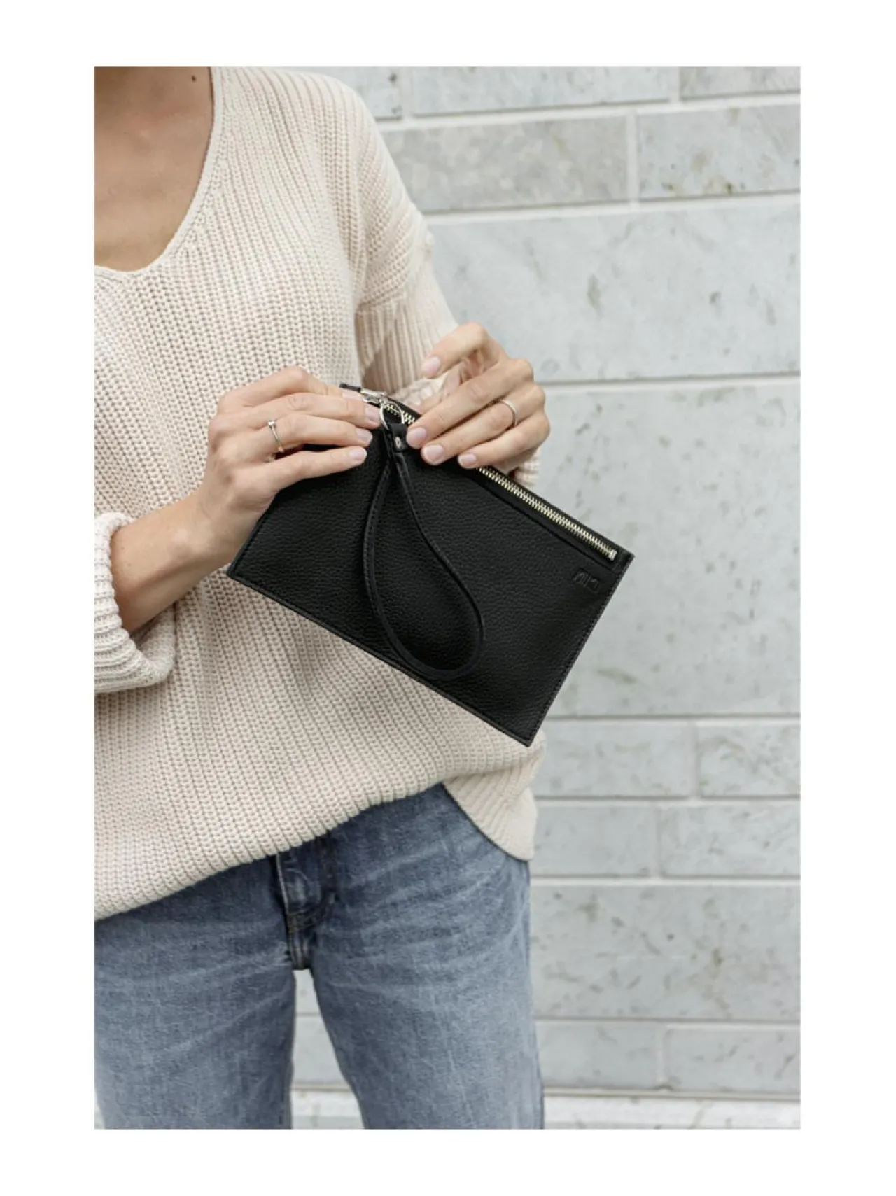Käsilaukut<MIIKO Clutch-laukku MUSTA