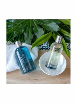 Molton Brown Coastal Cypress & Sea Fennel Bath & Shower Gel -suihkugeeli 300 ml^ Naiset