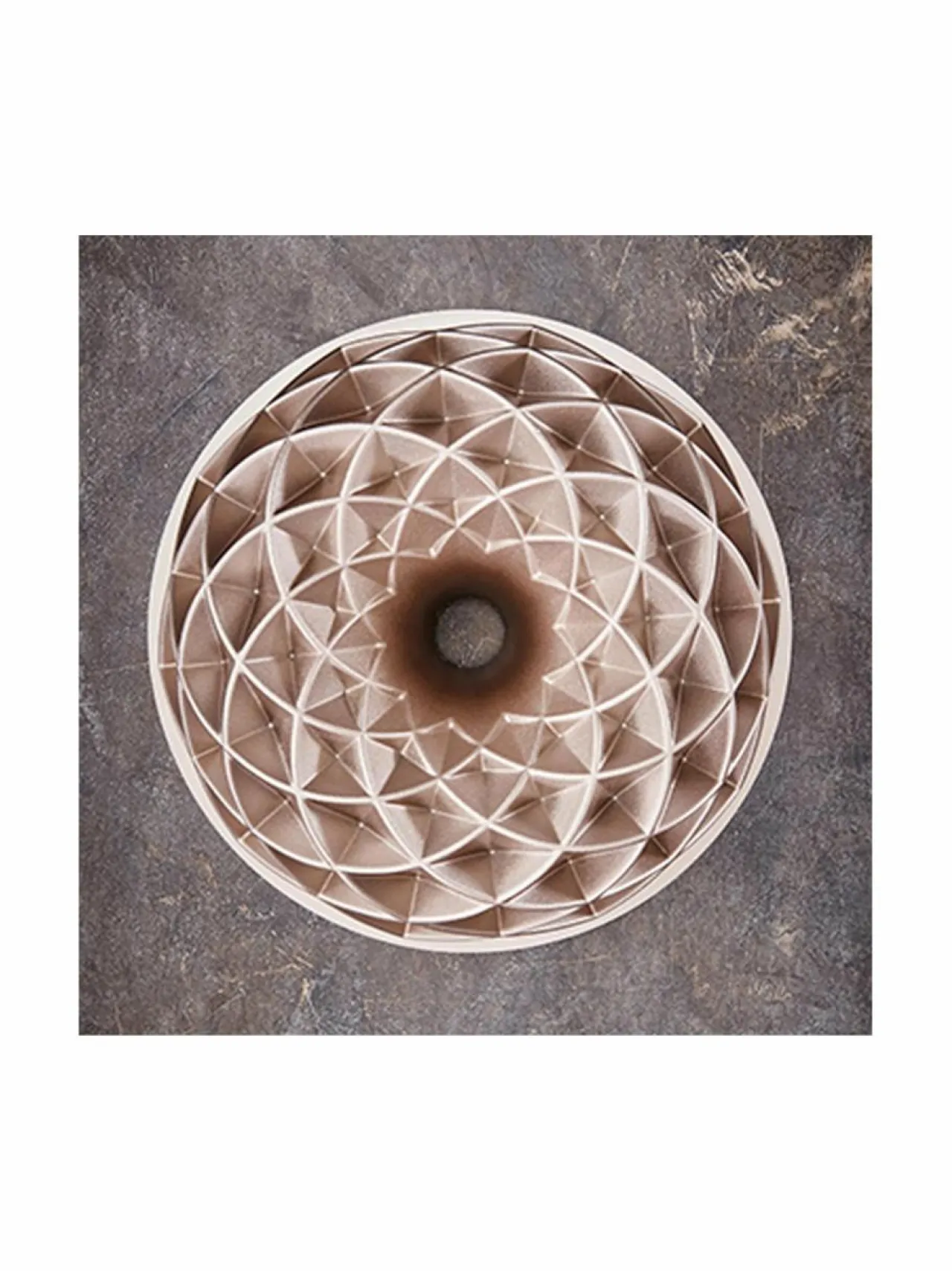 Leivonta<Birkmann Contoura Geo -kakkuvuoka 24 cm GOLD