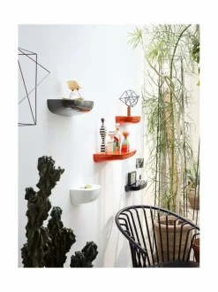 Vitra Corniche L -seinähylly^ Hyllyt & Kaapit
