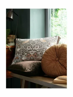 Sisustustyynyt<William Morris At Home Cushion Strawberry Thief Embossed -sisustustyyny 50 x 50 cm 22 EMBOSSED CHOCOLATE