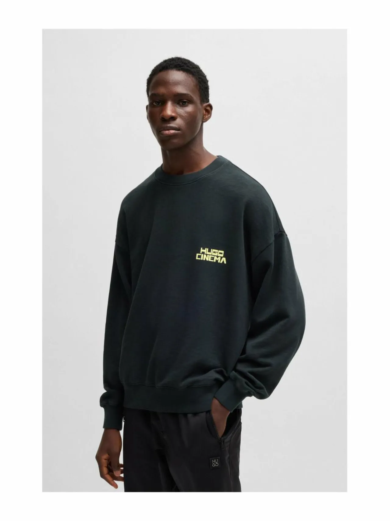 Paidat, Hupparit & Colleget<HUGO Dargentix-collegepaita 001 BLACK
