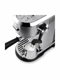 Kahvin- & Vedenkeittimet<Delonghi Dedica Maestro Plus -espressokeitin METAL