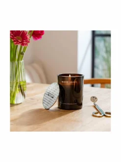 Tuoksupakkaukset<Molton Brown Delicious Rhubarb & Rose Luxury Candle -tuoksukynttilä