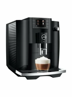Kahvin- & Vedenkeittimet<Jura E6 Piano -kahviautomaatti BLACK