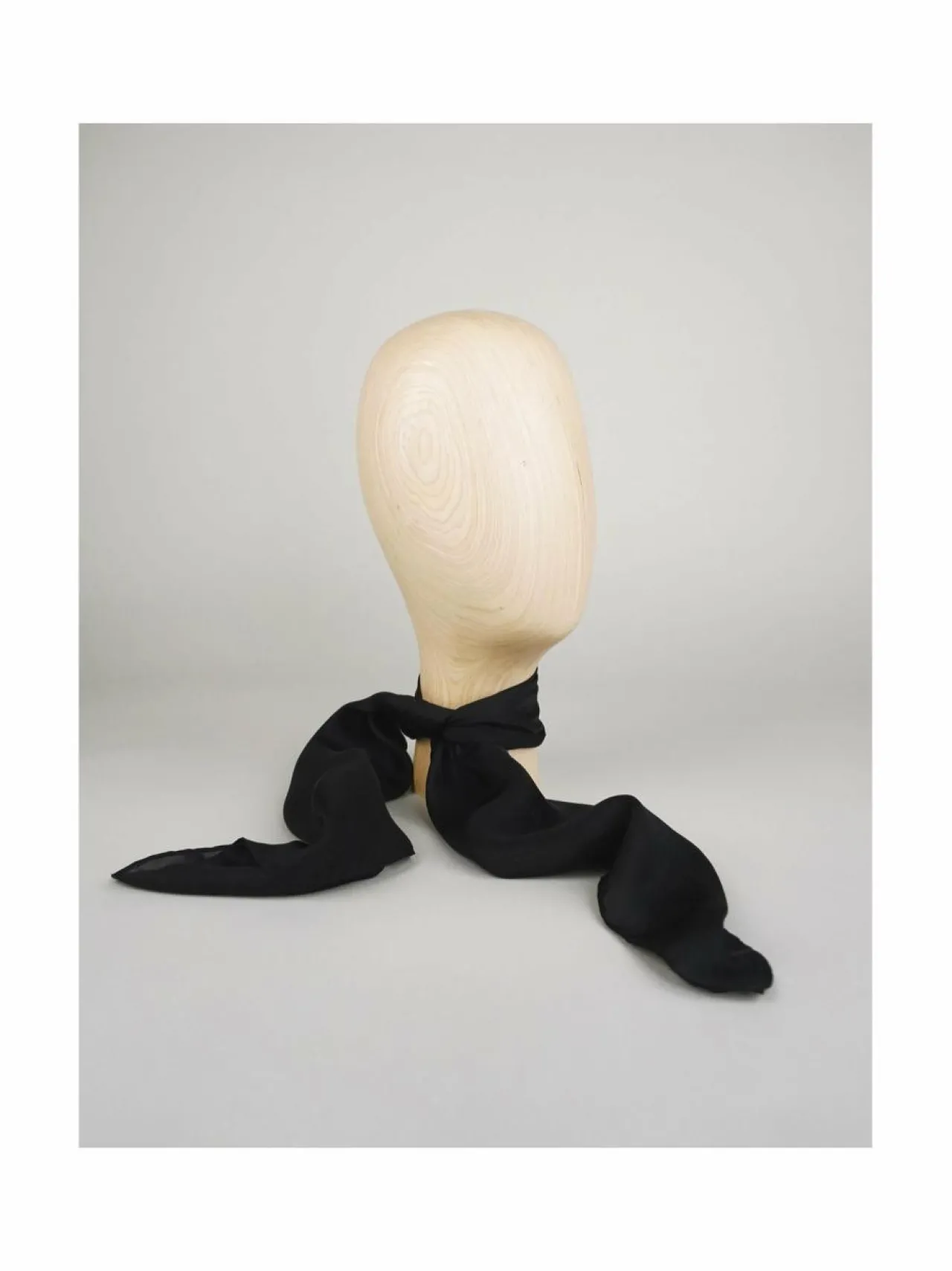 Huivit & Kaulaliinat<Balmuir Fey-silkkihuivi 70 x 70 cm 199 BLACK
