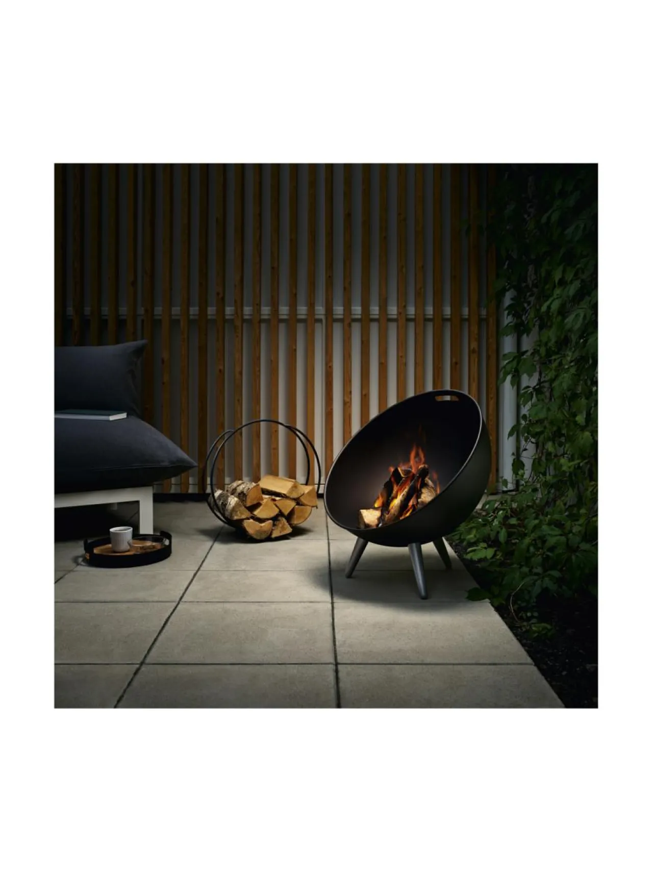 Eva Solo Outdoor FireGlobe polttopuuteline^ Grillit & Grillitarvikkeet