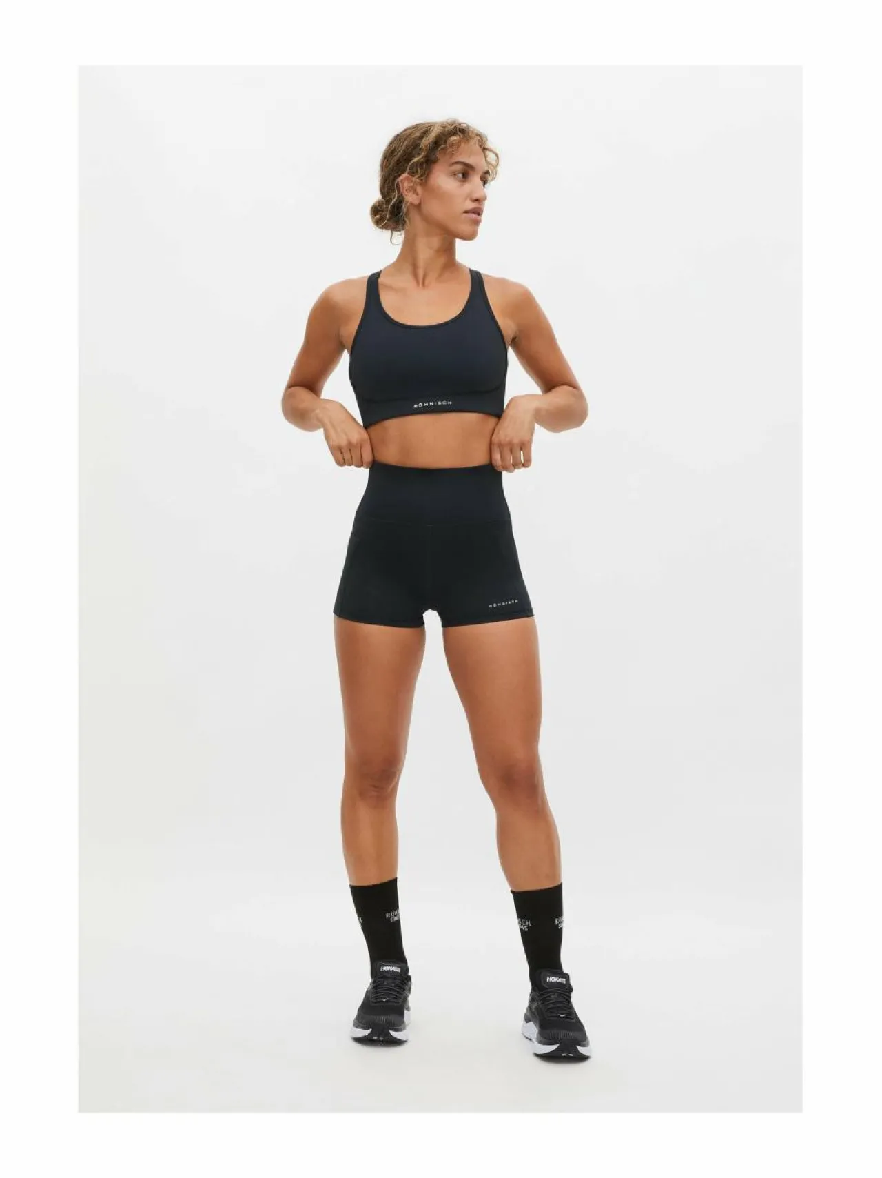 Urheiluhousut & Treenitrikoot<Röhnisch Flattering Curved Hotpants -lyhyet treenitrikoot 0001 BLACK