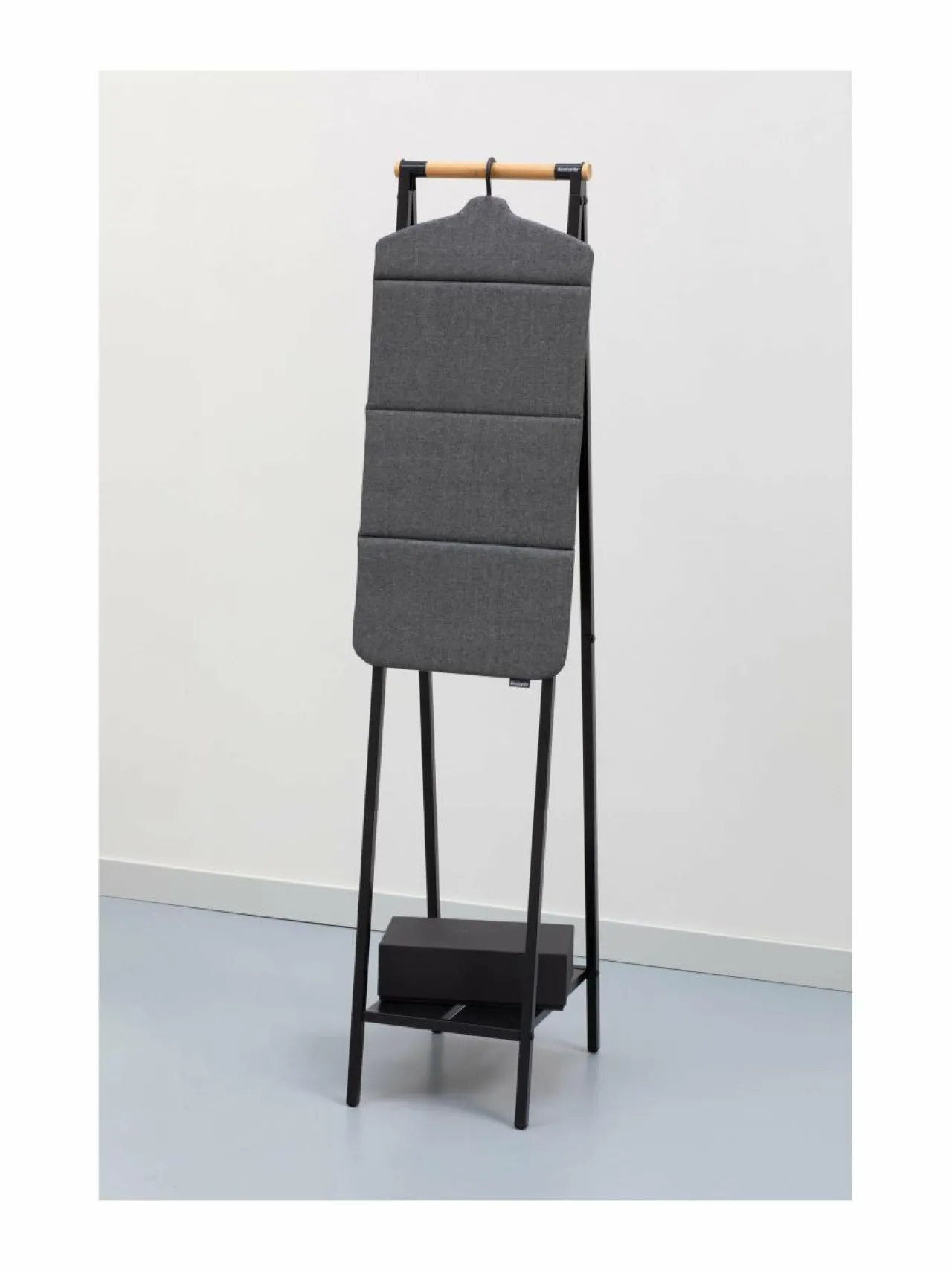 Pyykkihuolto<Brabantia Foldable Steam Board -taitettava höyrytyslauta PEPPER BLACK
