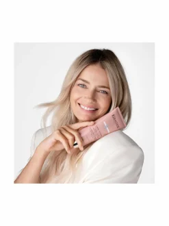 Kerastase Fondant Cica Chroma Conditioner -hoitoaine värikäsitellyille hiuksille 200 ml^ Hiustenhoitotuotteet