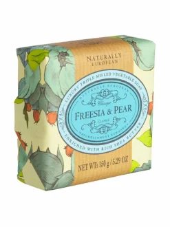 Wellness<Naturally European Freesia & Pear -palasaippua 150 g