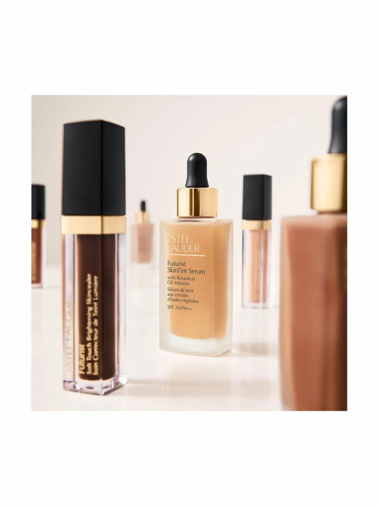 Kasvot<Estée Lauder Futurist Skintint Serum Foundation SPF20 -seerumimeikkivoide