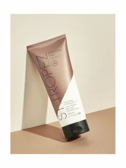 St Tropez Gradual Tan Tinted Daily -kiinteyttävä itseruskettava voide 200 ml^ Aurinkotuotteet