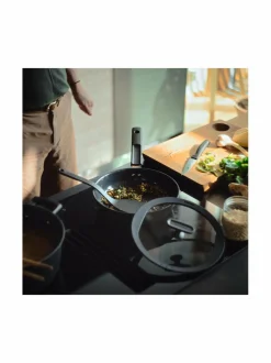 Keitto- & Paistoastiat<Fiskars Hard Face Sauté -paistinpannu kannella BLACK