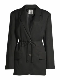 By Malene Birger Hilao-bleiseri^ Bleiserit & Jakut