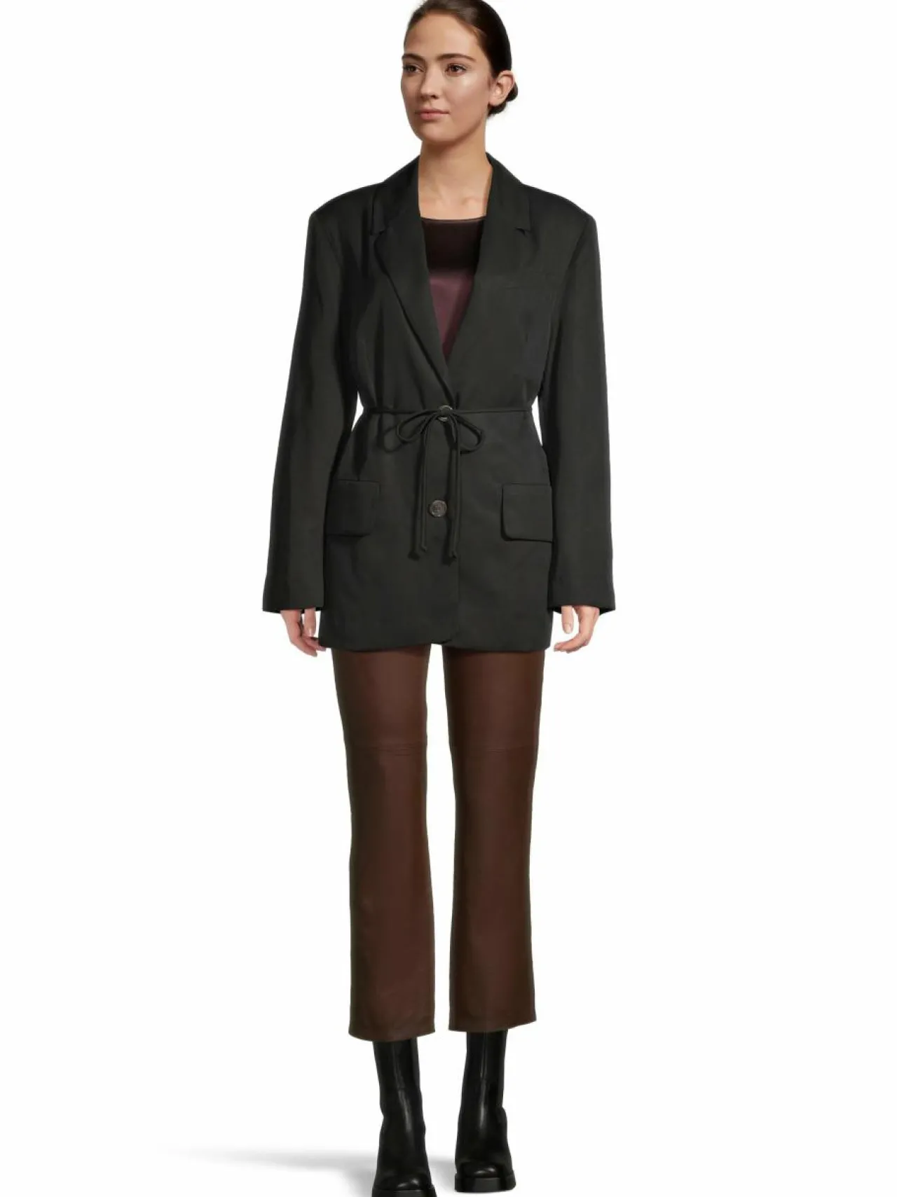By Malene Birger Hilao-bleiseri^ Bleiserit & Jakut