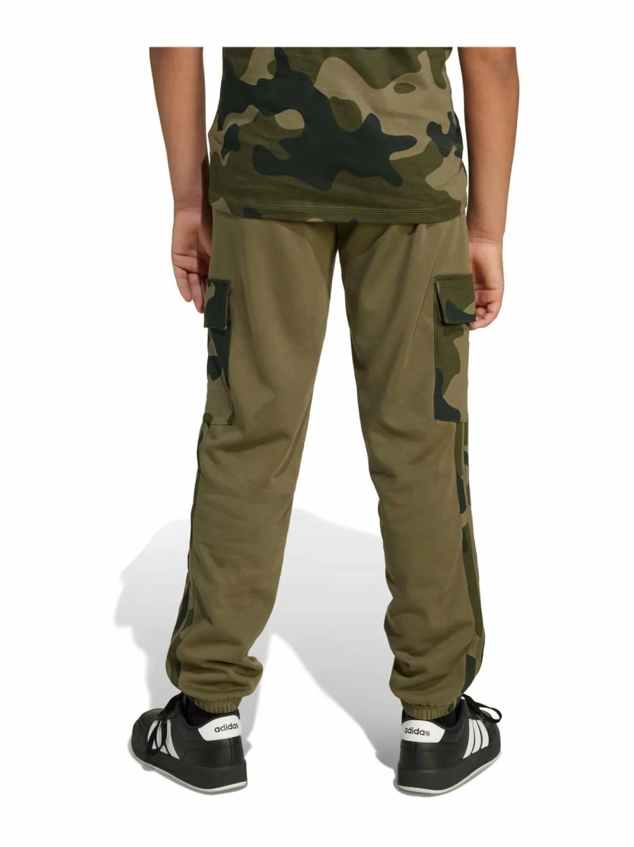Housut|Housut & Jumpsuitit<adidas Sportswear Junior Camo 3 Stripes -reisitaskuhousut JN2218 OLISTR/BLACK