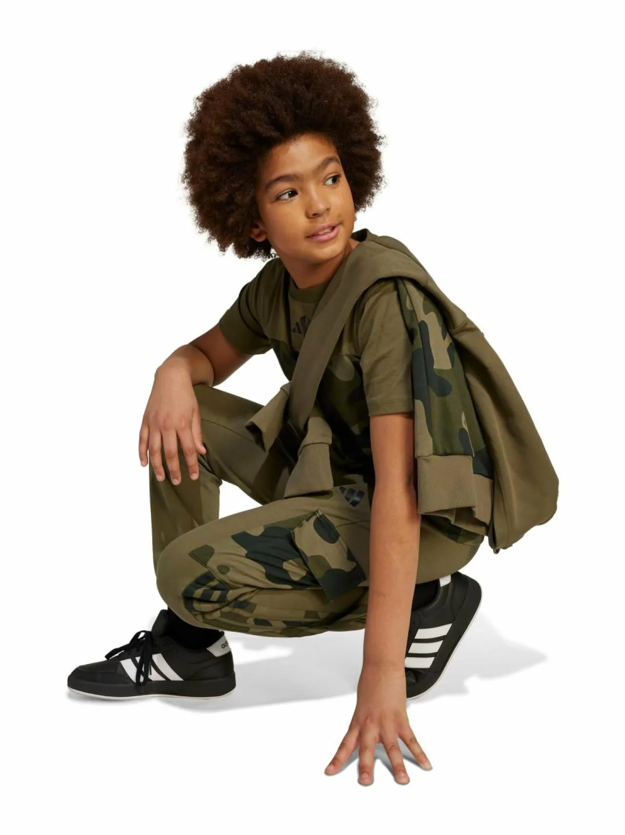 Housut|Housut & Jumpsuitit<adidas Sportswear Junior Camo 3 Stripes -reisitaskuhousut JN2218 OLISTR/BLACK