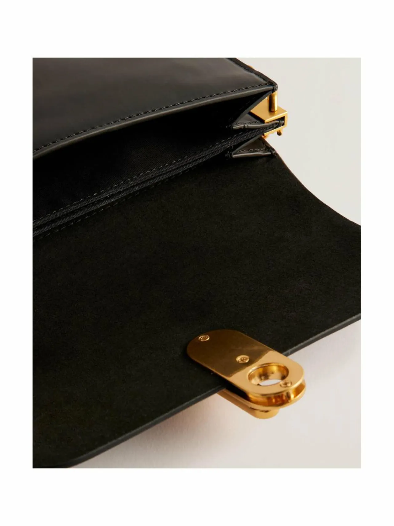 Olkalaukut<Ted Baker London Kkaysa Polished Small Leather -olkalaukku BLACK