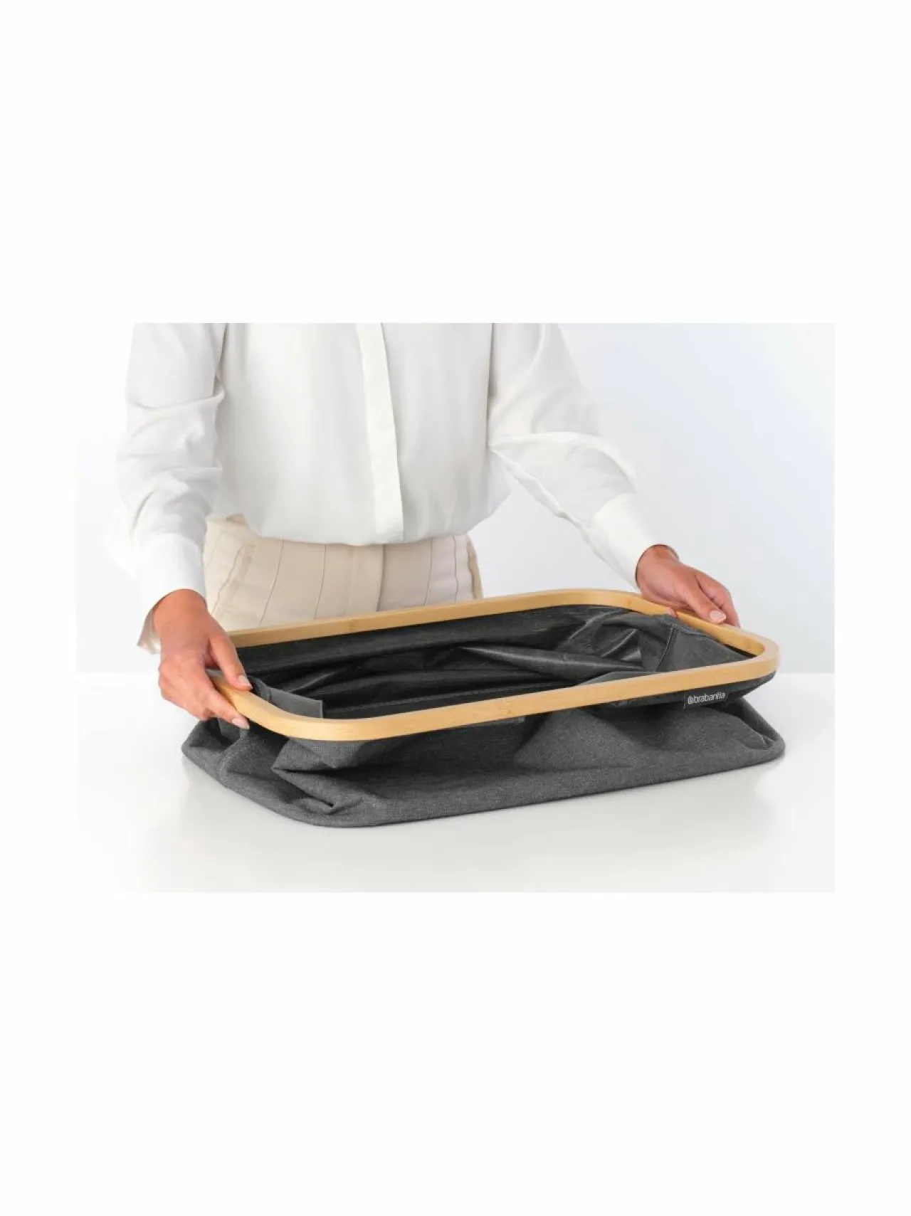 Pyykkihuolto<Brabantia Kokoontaittuva pyykkikori, 40L PEPPER BLACK