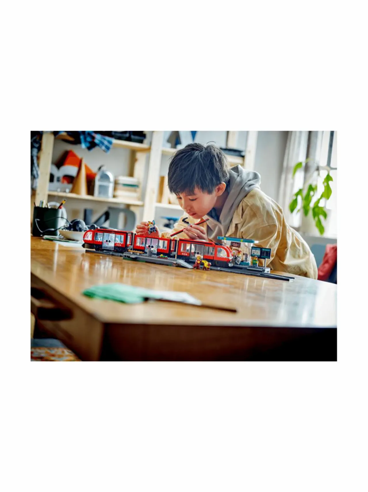 Rakennussarjat<LEGO CITY Keskikaupungin pikaratikkapysäkki 60423
