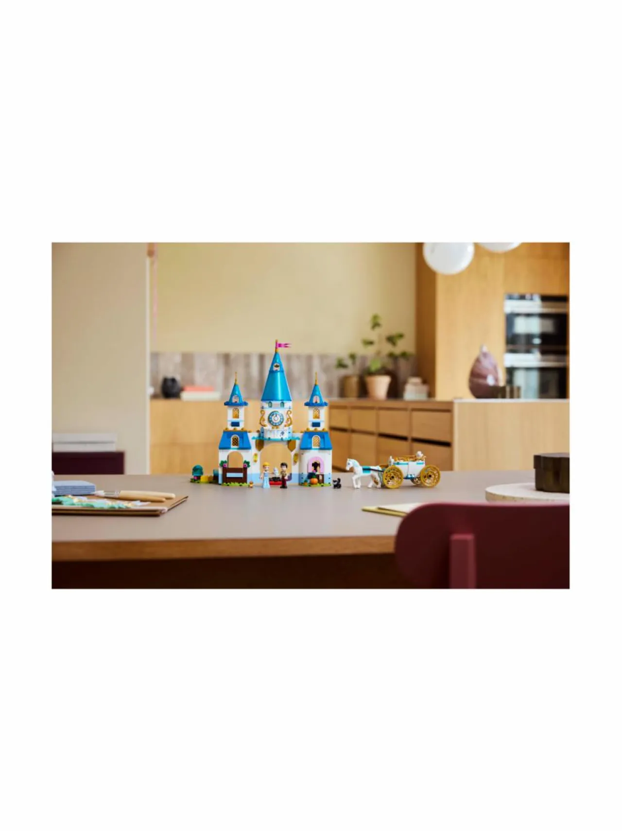 Rakennussarjat<LEGO DISNEY PRINCESS Tuhkimon linna ja hevosvaunut 43275
