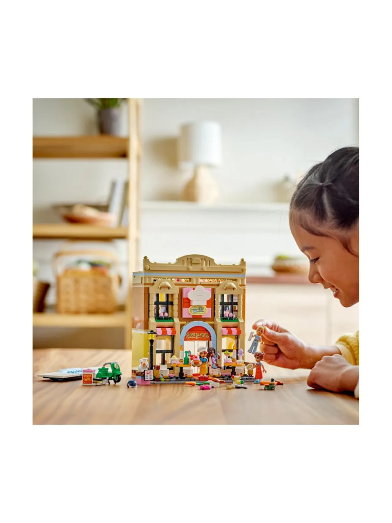 Rakennussarjat<LEGO FRIENDS Ravintola-alan oppilaitos 42655