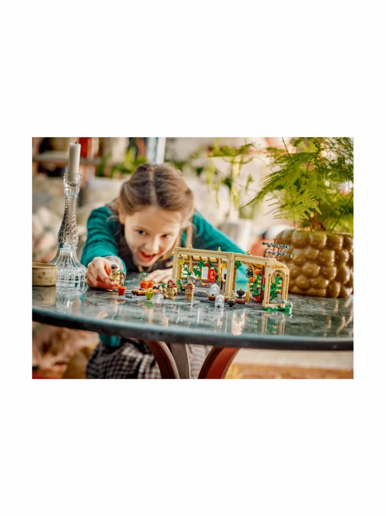 Rakennussarjat<LEGO HARRY POTTER TM Tylypahkan linna: Yrttitieto 76445
