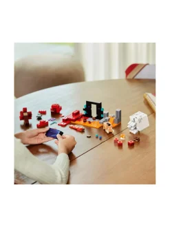 Rakennussarjat<LEGO MINECRAFT Hornaportaalin väijytys 21255