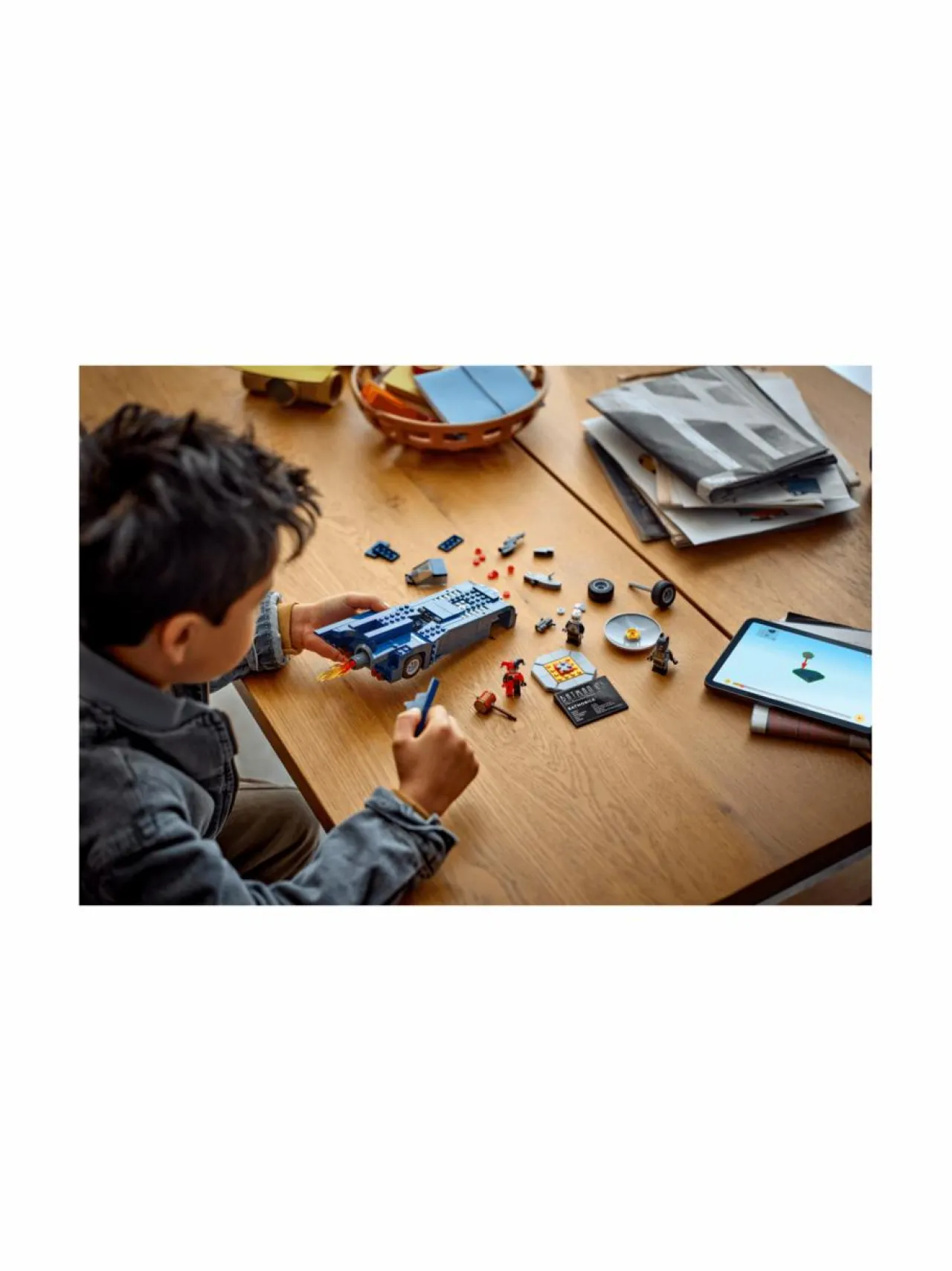 Rakennussarjat<LEGO SUPER HEROES Batman™ ja Batmobile™ vastaan Harley Quinn™ ja Pakkasherra 76274