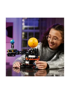 Rakennussarjat<LEGO TECHNIC Maapallo ja Kuu kiertoradalla 42179