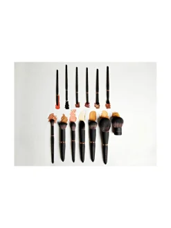 Meikkaustarvikkeet<Youngblood Luxe All-over Shadow Brush -luomivärisivellin 1kpl