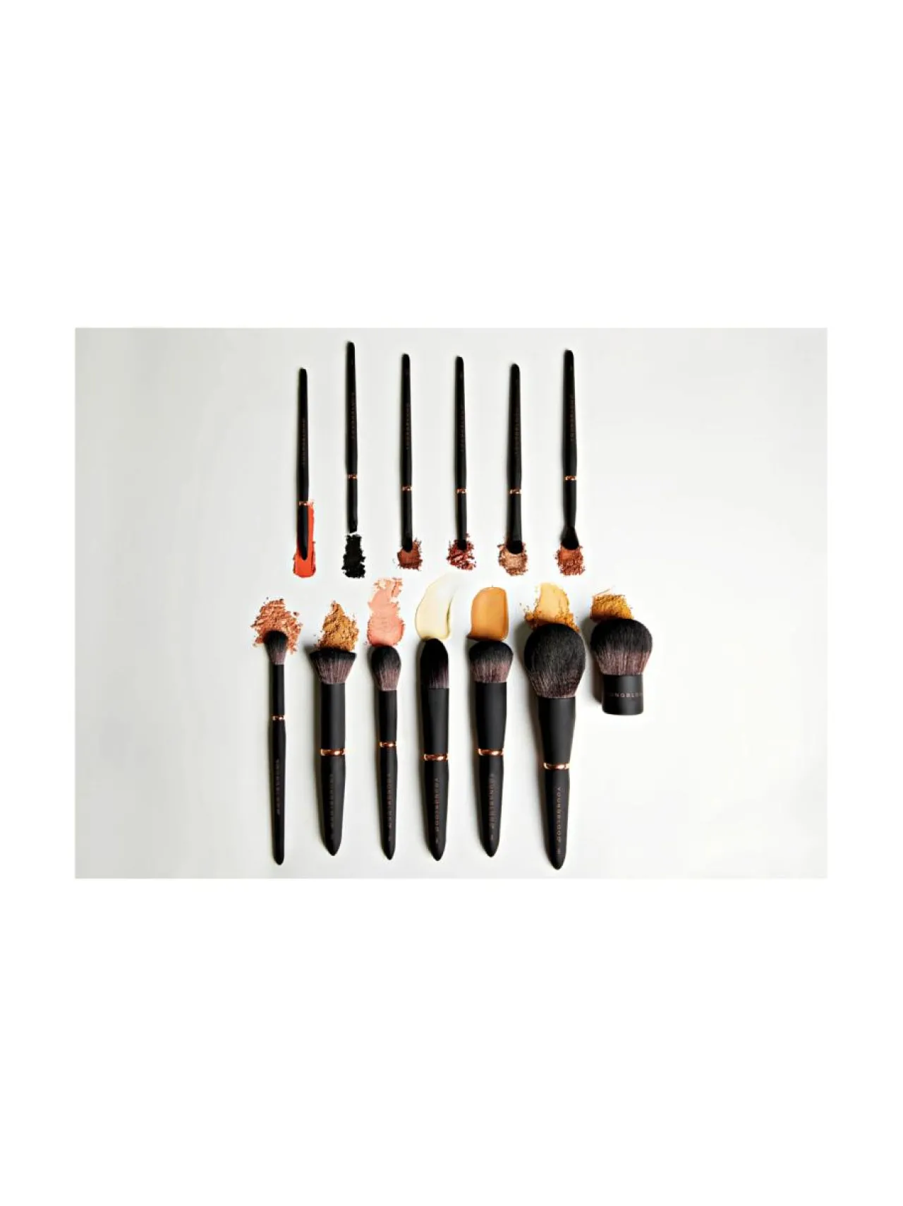 Meikkaustarvikkeet<Youngblood Luxe All-over Shadow Brush -luomivärisivellin 1kpl