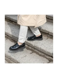 Kävelykengät & Loaferit<Pomar MATARA Naisten loaferit BLACK LACK/BLACK SOLE