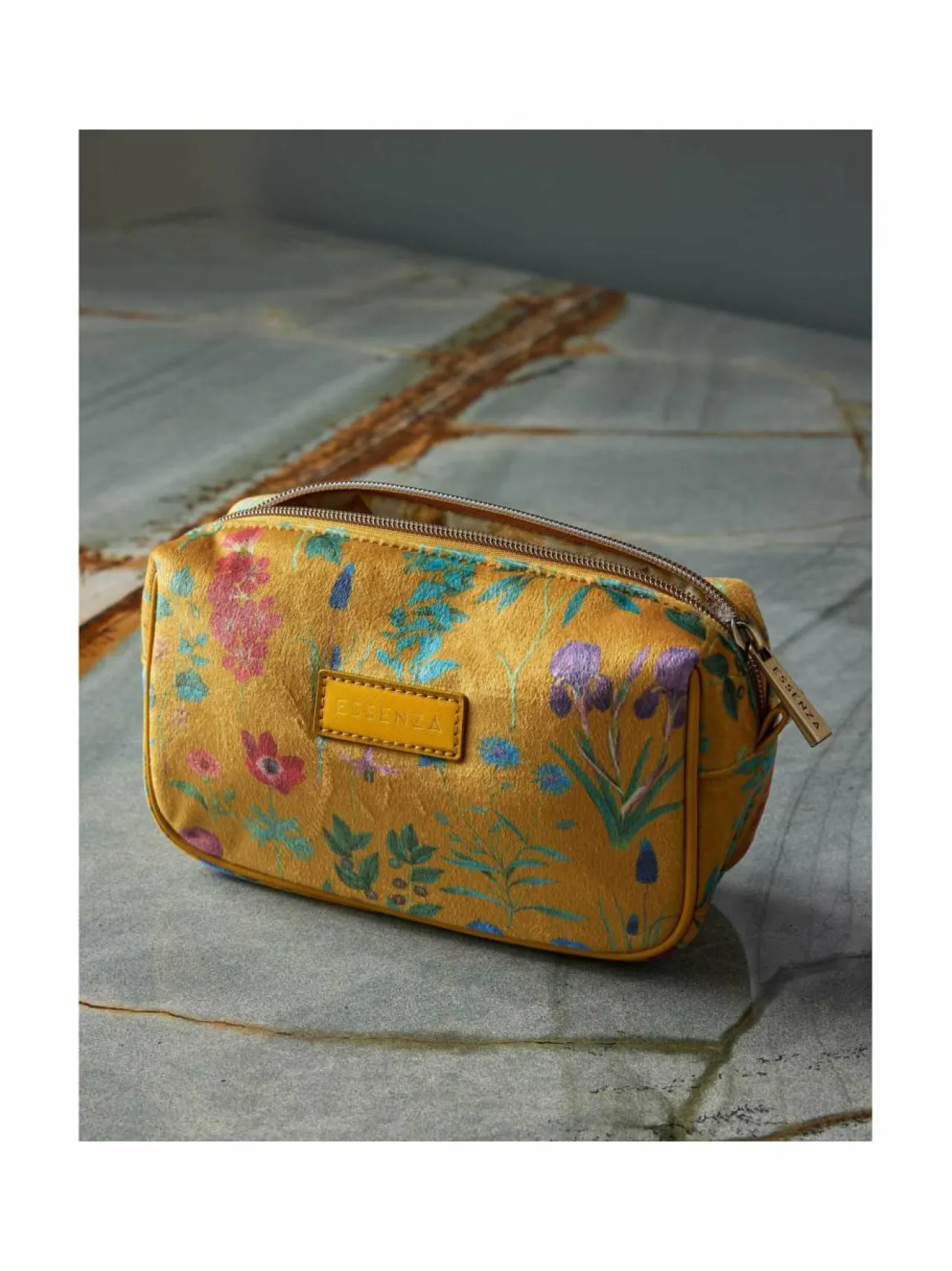 Kylpyhuonetarvikkeet<Essenza Megan Marigold -kosmetiikkalaukku, 20 x 8 x 11 cm 665 FLOWER OCHRE