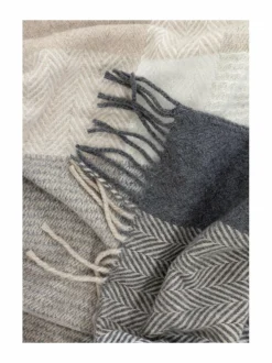 Huovat & Päiväpeitot<Casa Stockmann Nimes-villasekoitehuopa 130 x 180 cm GREY/SAND/SOFT WHITE