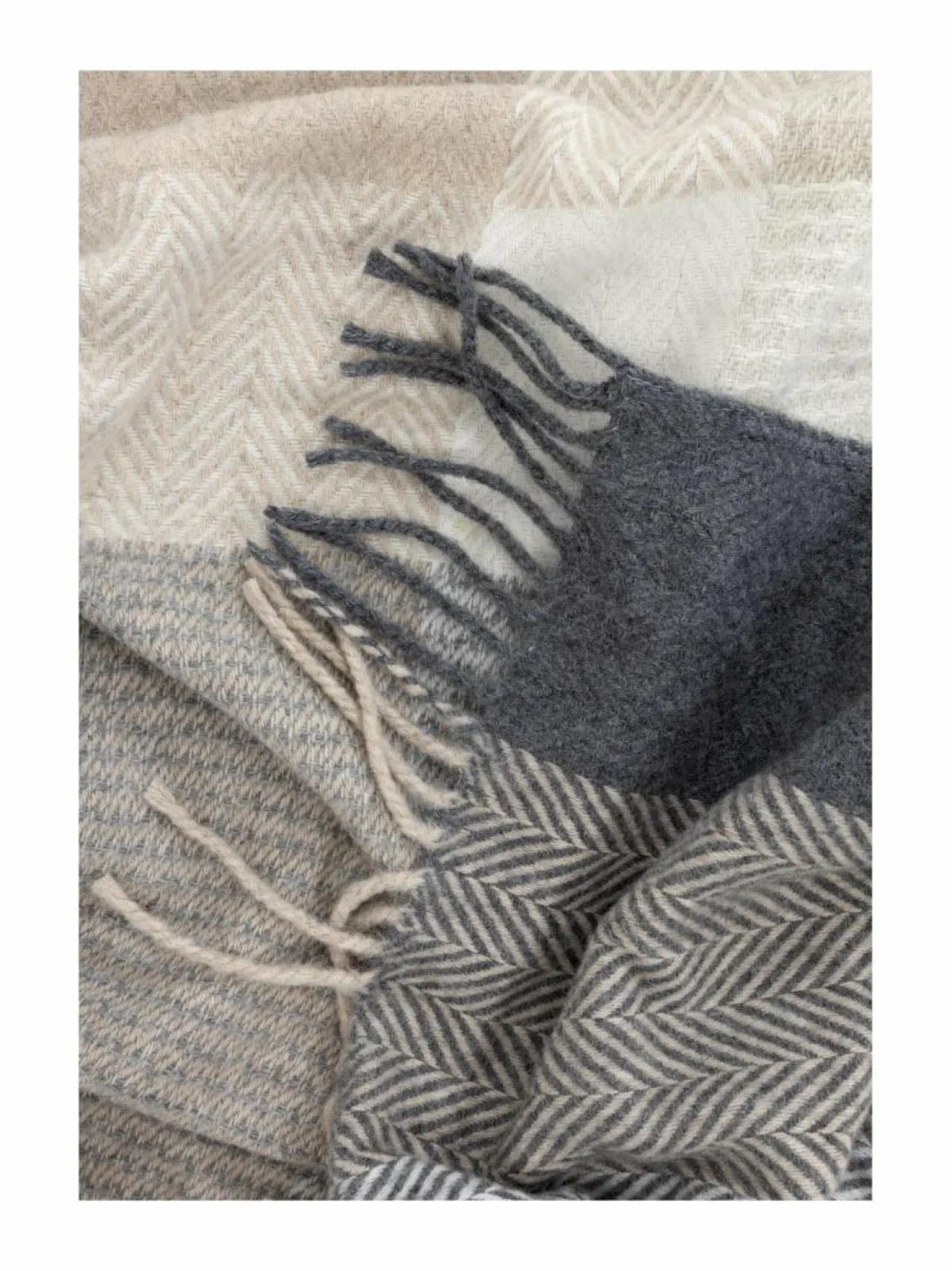 Huovat & Päiväpeitot<Casa Stockmann Nimes-villasekoitehuopa 130 x 180 cm GREY/SAND/SOFT WHITE