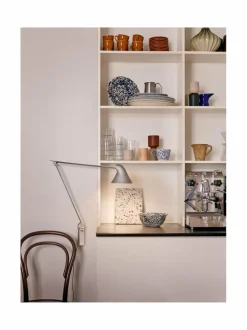 Seinävalaisimet<Louis Poulsen NJP Wall Long -seinävalaisin LIGHT GREY (VAALEANHARMAA)
