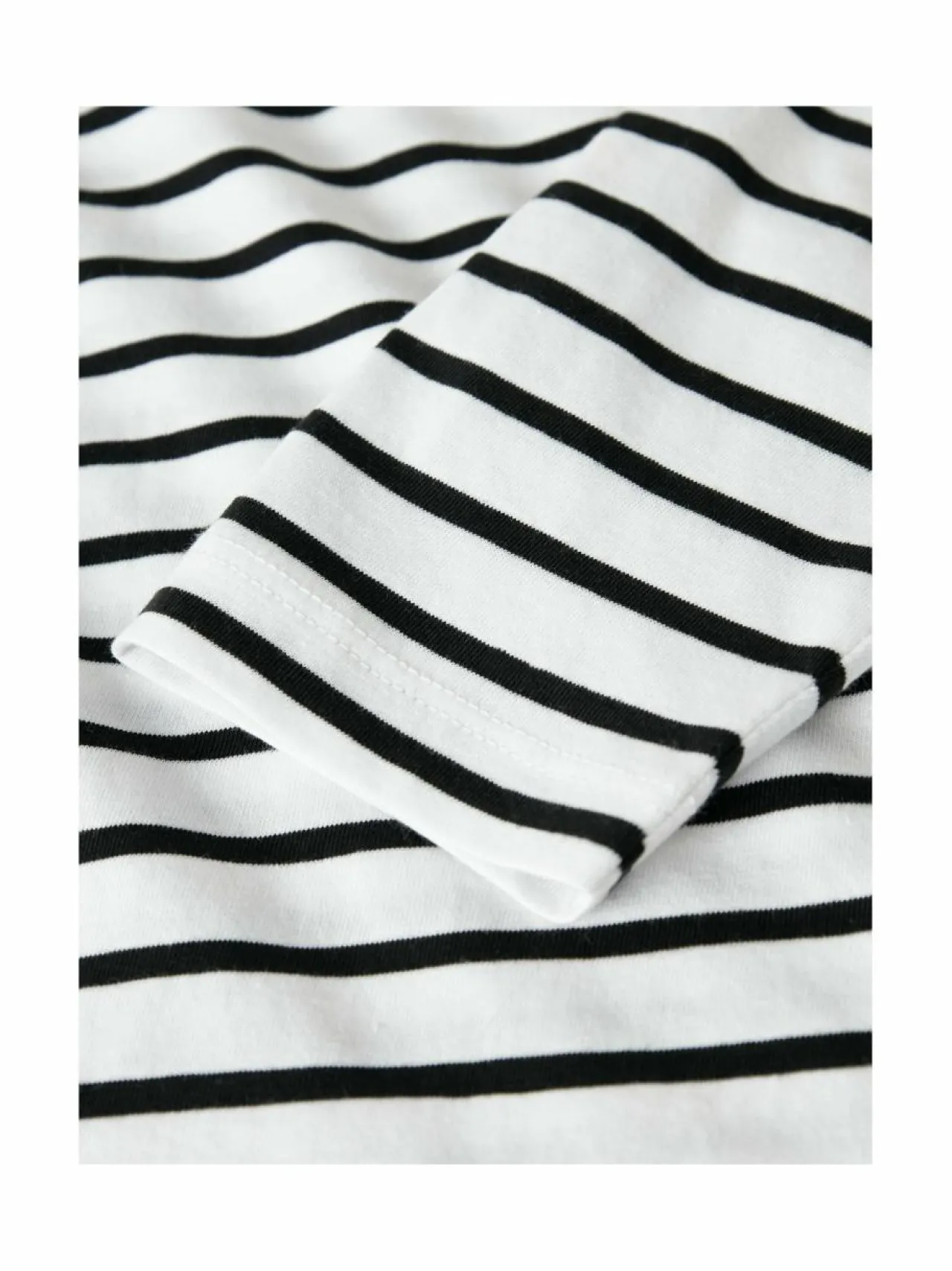 Pitkähihaiset Trikoopaidat<Name It NkfLeslie-trikoopaita BLACK STRIPES:BRIGHT WHITE