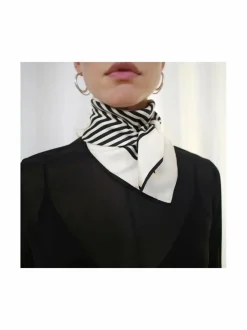 lescarf No. 1 -silkkihuivi^ Huivit & Kaulaliinat