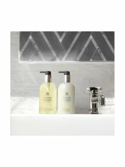 Molton Brown Orange & Bergamot Fine Liquid Hand Wash -käsisaippua 300 ml^ Vartalonhoito