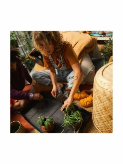 Fiskars Planting & Repotting -istutusalusta^ Työkalut
